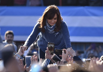 VERGÜENZA! BASTA DE PERSECUCIÓN POLÍTICA A CRISTINA!